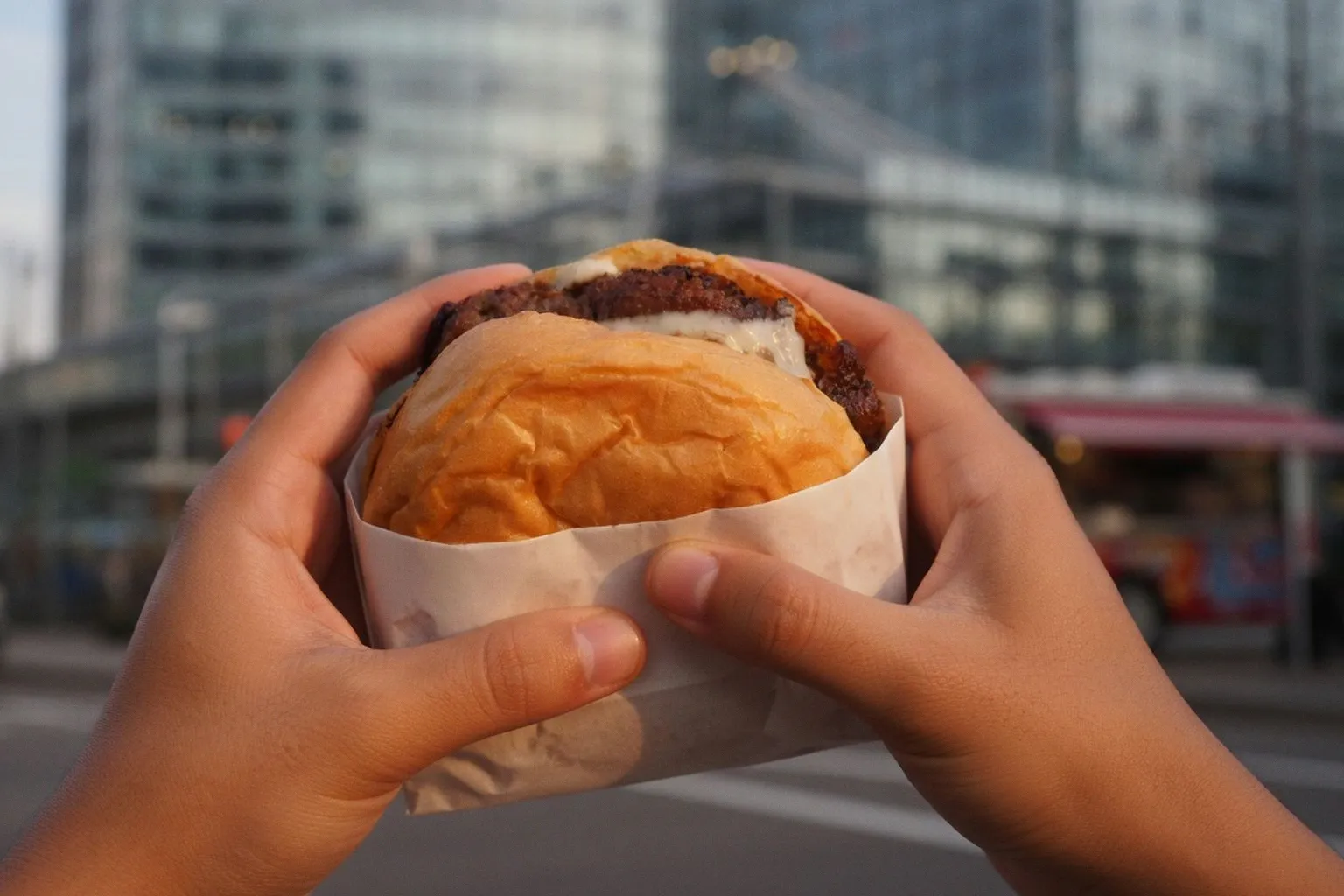 The Champions Burger : le quartier d'affaires de La Défense devient une arène culinaire